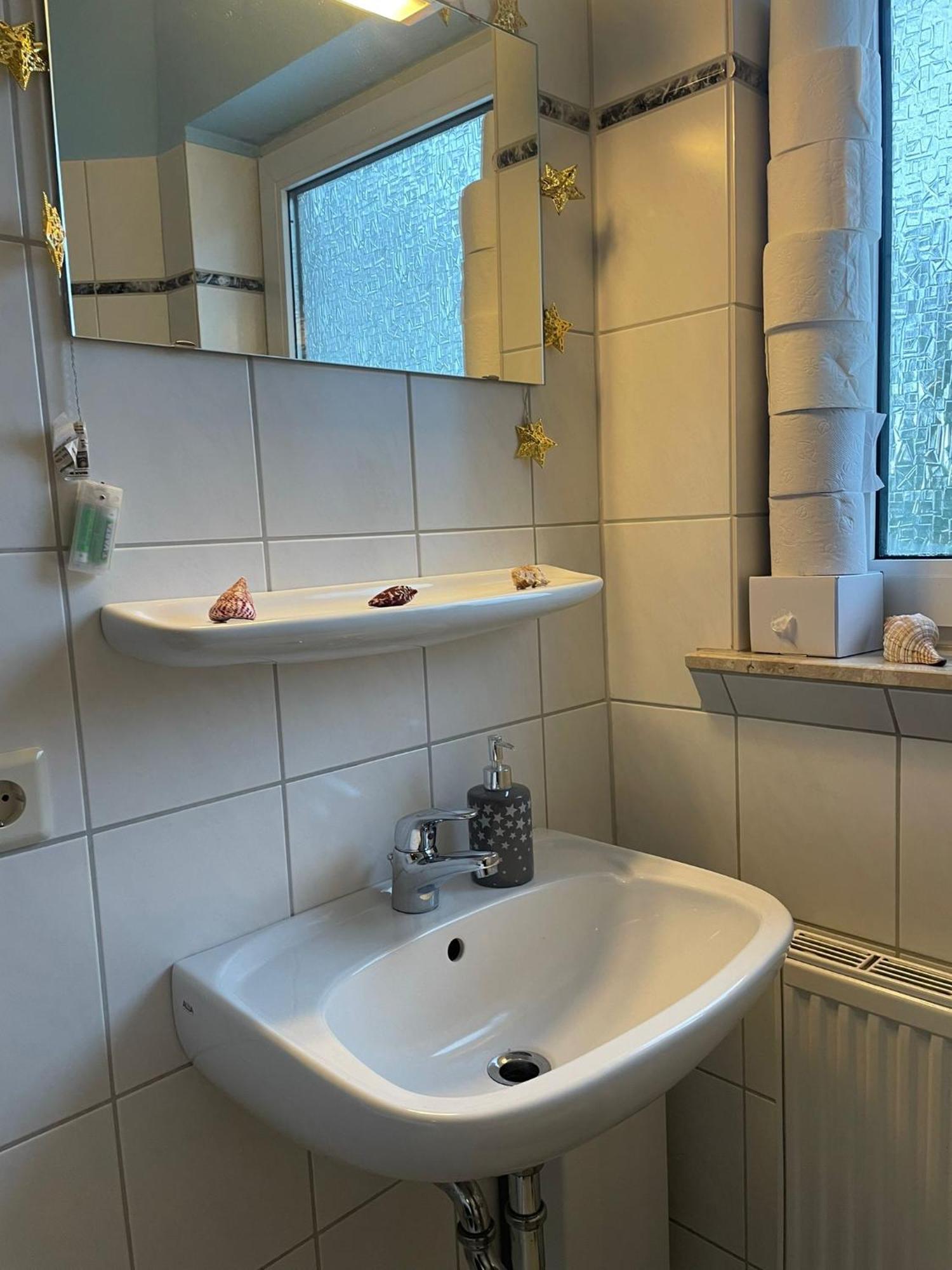 Modernes Apartment Im Gruenen, Mit Park- Und Meer-Naehe 巴德茨维什安 外观 照片
