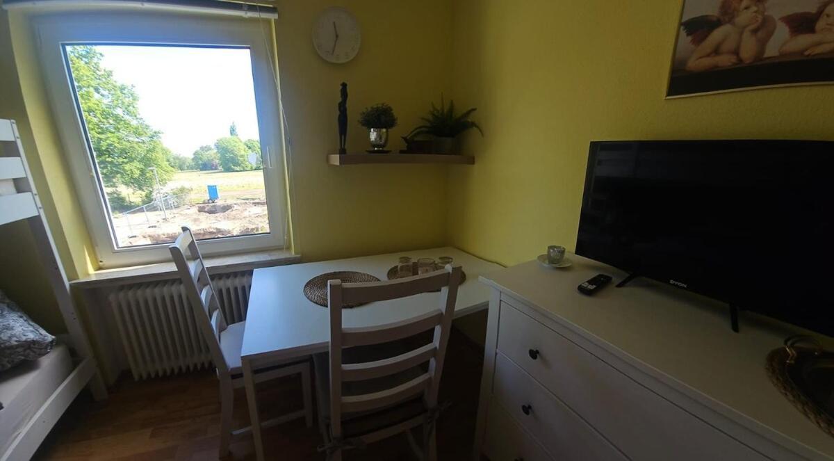 Modernes Apartment Im Gruenen, Mit Park- Und Meer-Naehe 巴德茨维什安 外观 照片